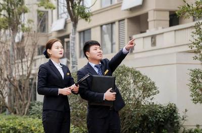 喜報!保利物業(yè)上市首年榮登前三,斬獲兩項大獎